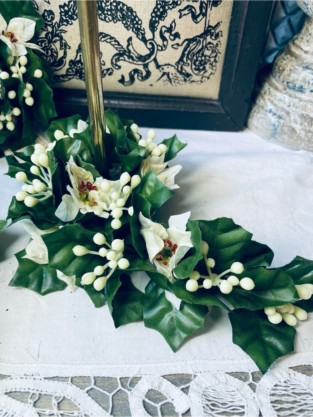 Holly leaves white berries flowers candle ring